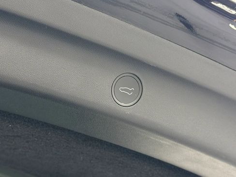 Used 2024 Tesla Model Y 2WD image 36
