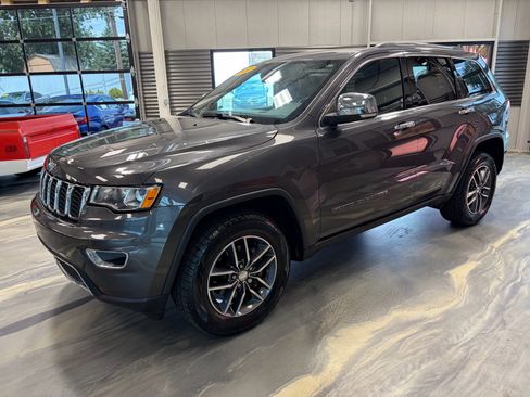 Used 2017 Jeep Grand Cherokee Limited AWD/4WD image 36