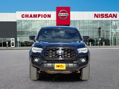 Used 2021 Toyota Tacoma TRD Off-Road image 2