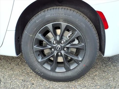 New 2026 Chrysler Pacifica Select image 6