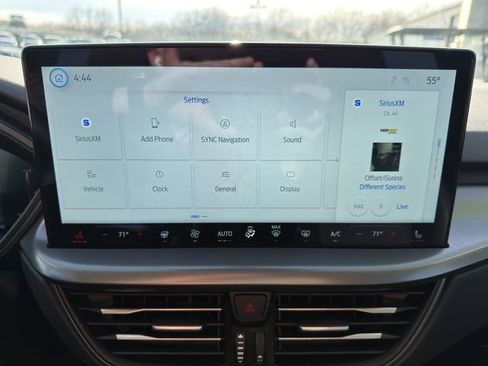 Used 2025 Ford Escape SE image 30