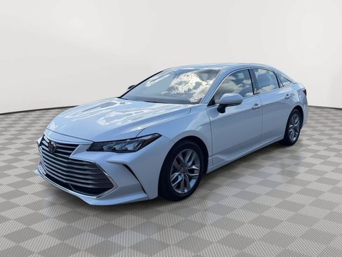 Used 2021 Toyota Avalon XLE FWD image 3