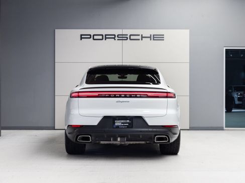 Certified 2025 Porsche Cayenne E-Hybrid Coupe AWD/4WD image 6