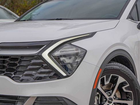 Certified 2023 Kia Sportage EX image 3