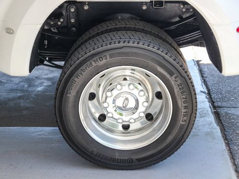 Certified 2022 Ford F450 Platinum w/ FX4 Off-Road Package AWD/4WD image 12