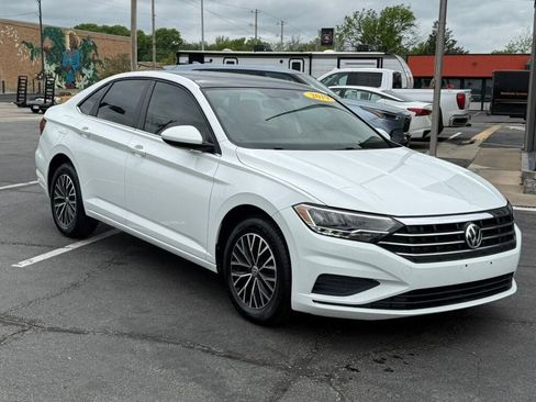 Used 2019 Volkswagen Jetta SE FWD image 2