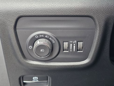 New 2026 Jeep Grand Cherokee L Limited RWD image 19