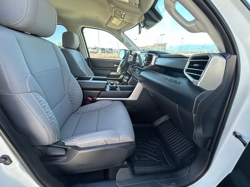 Used 2022 Toyota Tundra SR5 w/ SR5 Convenience Package AWD/4WD image 31