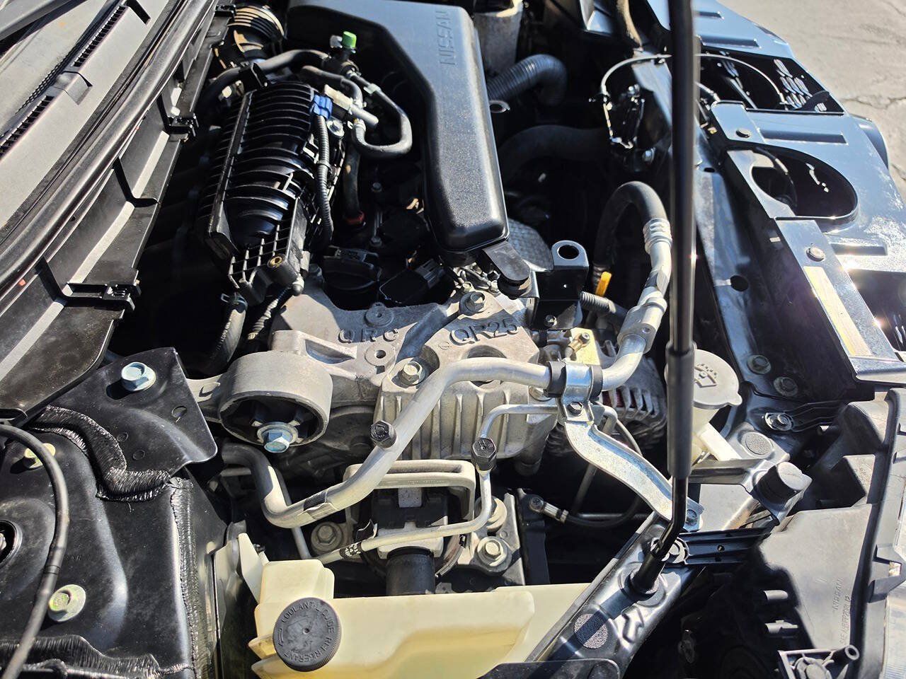 Used 2014 Nissan Rogue S FWD image 45