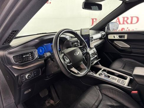 Used 2021 Ford Explorer Platinum w/ Premium Technology Package RWD image 12