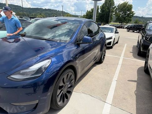 Used 2024 Tesla Model Y Performance AWD/4WD image 2