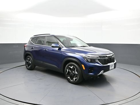 Certified 2024 Kia Seltos EX AWD/4WD image 4