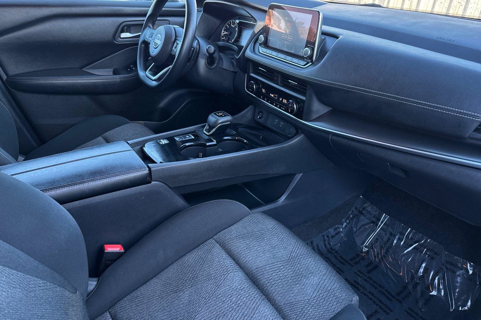 Used 2024 Nissan Rogue SV FWD image 19
