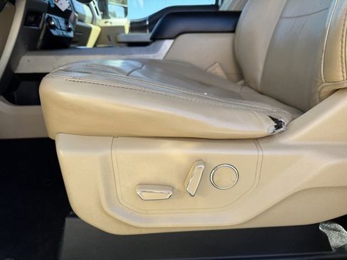 Used 2019 Ford F250 Lariat w/ Chrome Package image 8