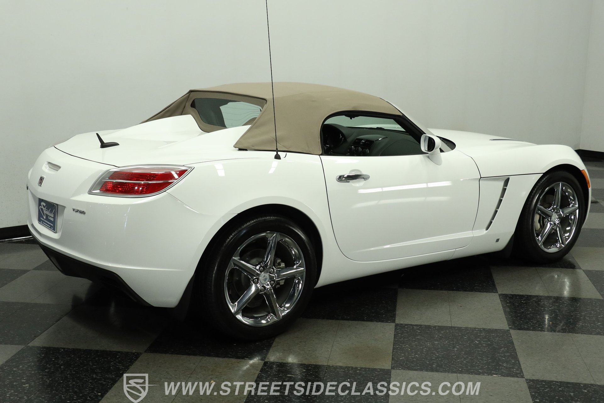 Used 2009 Saturn Sky Red Line RWD image 12