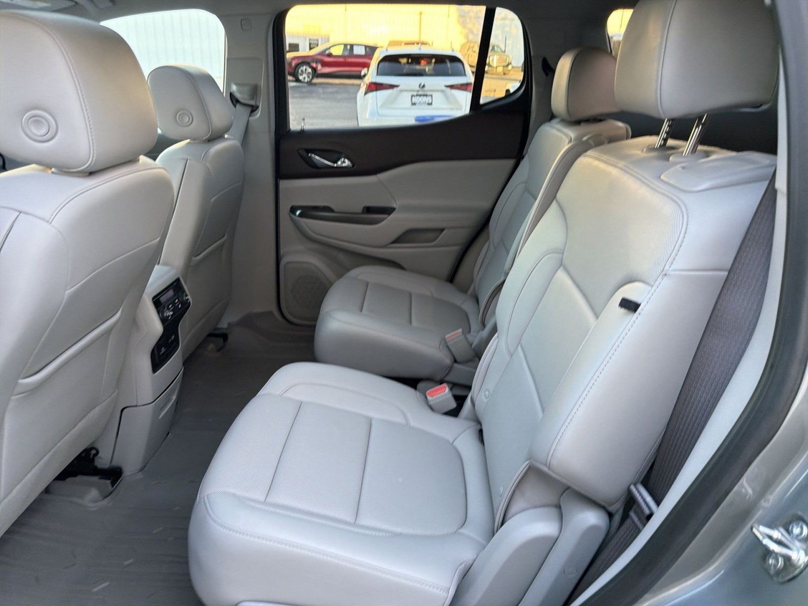 Used 2023 GMC Acadia SLT w/ Technology Package AWD/4WD image 24