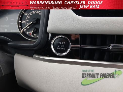 Used 2025 Mitsubishi Outlander SE image 29