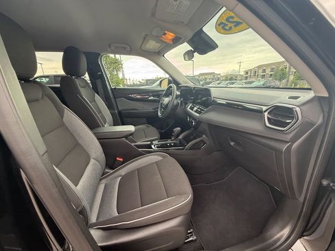 Used 2025 Chevrolet TrailBlazer LT FWD image 27