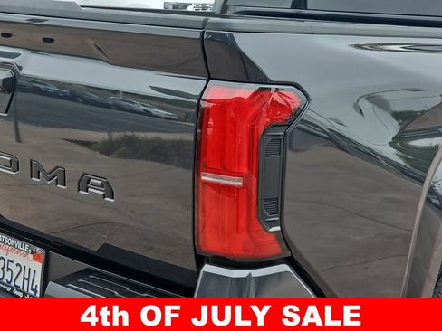 Used 2025 Toyota Tacoma SR5 AWD/4WD image 38