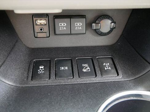 Certified 2019 Toyota Highlander XLE AWD/4WD image 28