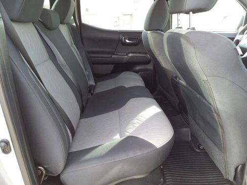 Used 2022 Toyota Tacoma TRD Off-Road image 14