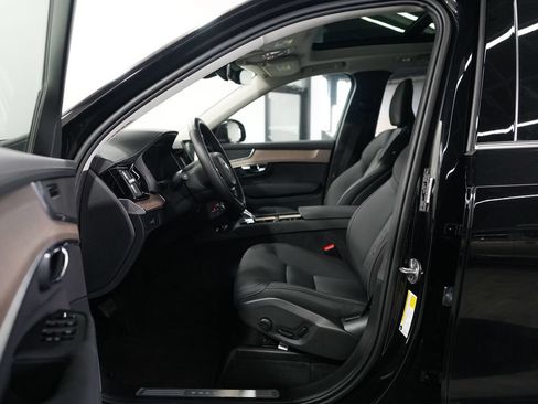 Used 2025 Volvo XC90 B6 Plus AWD/4WD image 28