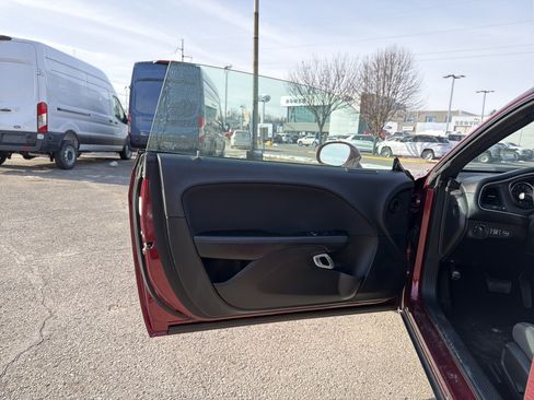 Used 2019 Dodge Challenger SXT image 11