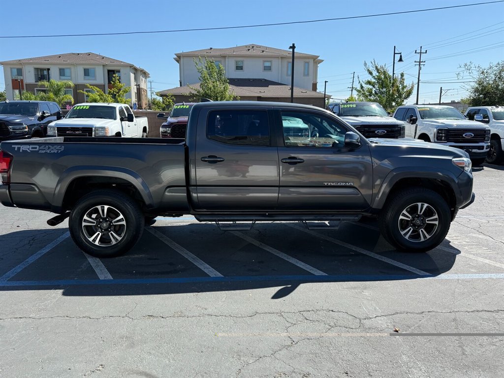 Used 2019 Toyota Tacoma TRD Sport AWD/4WD image 4