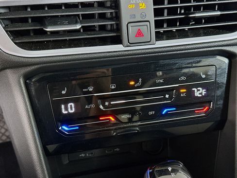 Used 2025 Volkswagen Taos SE image 23