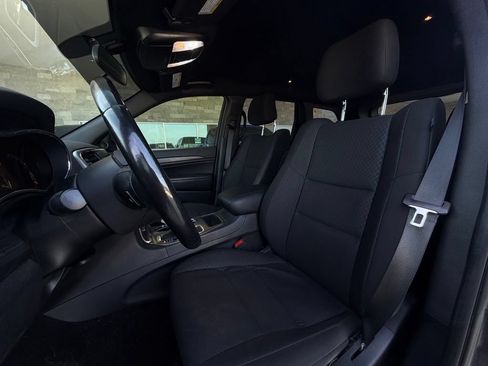 Used 2019 Jeep Grand Cherokee Laredo w/ Security & Convenience Group AWD/4WD image 6