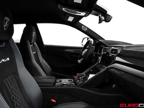Used 2024 Lamborghini Urus Performante AWD/4WD image 44