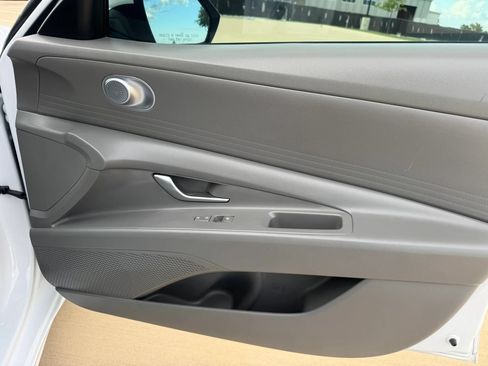 Used 2024 Hyundai Elantra SEL FWD image 31