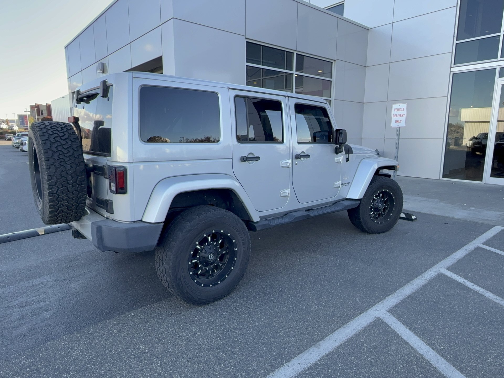 Used 2012 Jeep Wrangler Unlimited Sahara w/ Connectivity Group AWD/4WD image 3