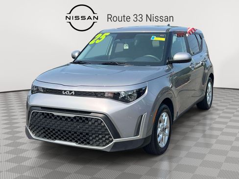 Used 2025 Kia Soul LX w/ LX Technology Package FWD image 2