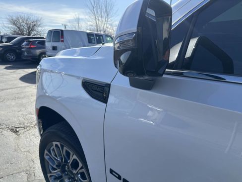 Used 2023 GMC Yukon XL Denali Ultimate image 9