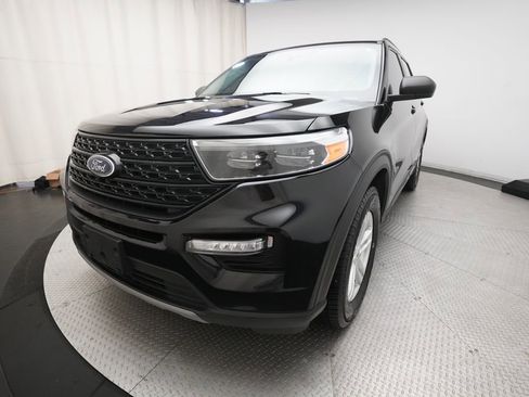 Used 2023 Ford Explorer XLT AWD/4WD image 12