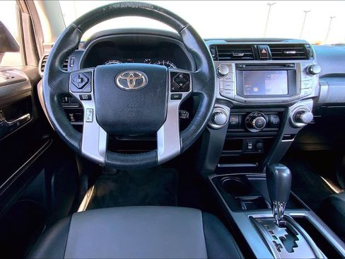 Used 2016 Toyota 4Runner SR5 Premium image 6