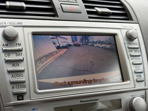 Used 2010 Toyota Camry XLE image 21