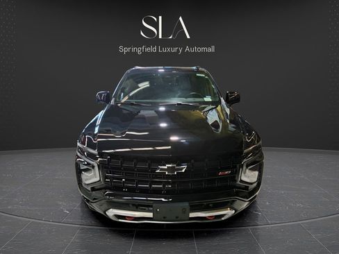 Used 2025 Chevrolet Suburban Z71 image 3