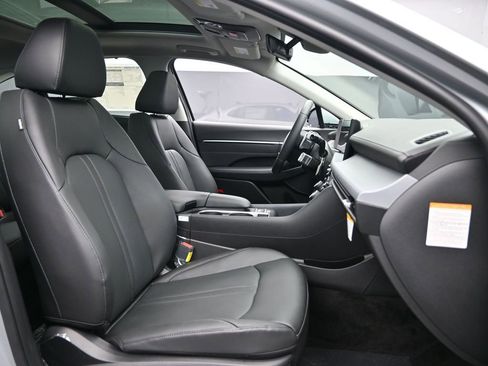Used 2025 Hyundai Sonata Limited image 36