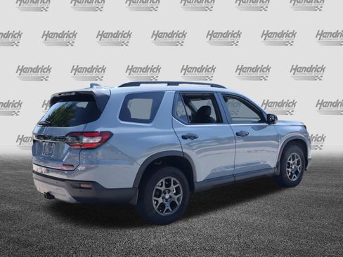 Used 2025 Honda Pilot TrailSport image 9