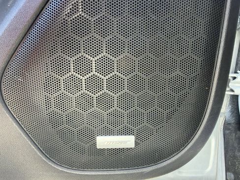 Used 2018 GMC Acadia SLT image 16