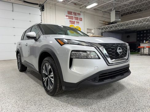 Used 2022 Nissan Rogue SV AWD/4WD image 1