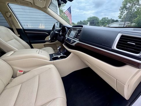 Used 2015 Toyota Highlander Limited image 23