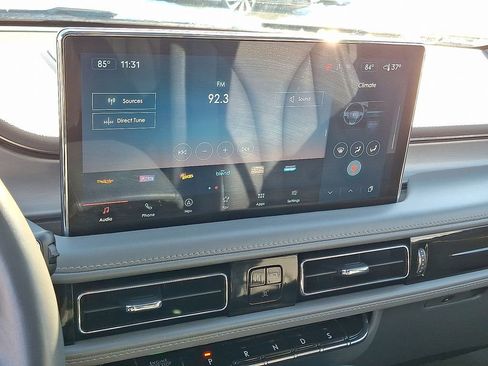 Used 2022 Lincoln Nautilus Reserve image 3