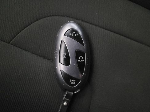 Used 2025 Hyundai Elantra SEL FWD image 32