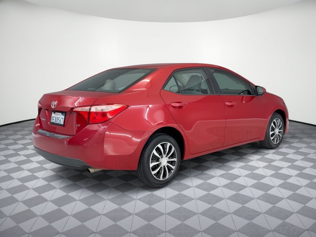 Used 2018 Toyota Corolla LE w/ Carpet Mat Package (TMS) FWD image 9