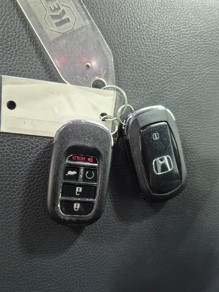 Used 2025 Honda Pilot Black Edition image 32