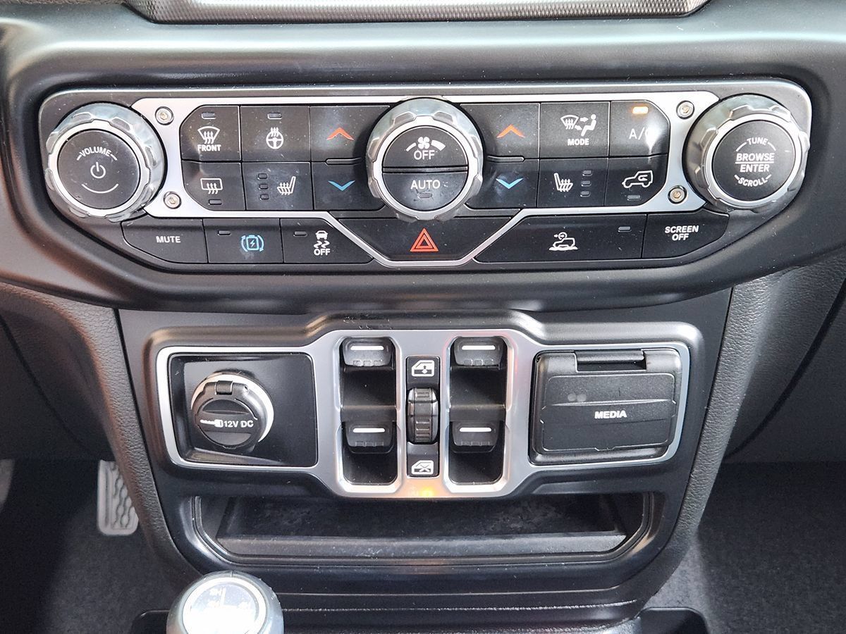 Used 2023 Jeep Wrangler Unlimited Sahara w/ Cold Weather Group AWD/4WD image 38