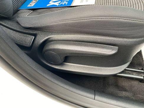Used 2020 Kia Niro LX FWD image 12